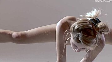 i’m obsessed with Russian hairy gymnast Rita Mochalkina’s flexible naked moves