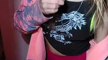 Bonneyuwu Plays With Lollipops In Fetish Solo