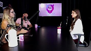 18+顺从少女户外BDSM fetish调教采访