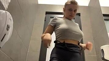 i cant beleive this curvy amateur squirted so unbelievablly in public... wow