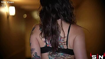 Call girl cleans windows eagerly 😈