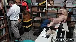 Cop conducts strip search on attempted thief girl