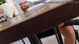 迷人的阿根廷18+少女裙底走光，露出小裙子下没穿内裤