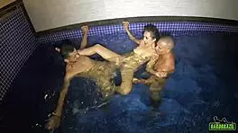 Sandy Cortez and Mary Vitoria engage in oral and double penetration with Alex Lima, Vinny Kabuloso, and Binho Ted during video intervals.