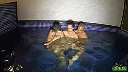 Sandy Cortez and Mary Vitoria engage in oral and double penetration with Alex Lima, Vinny Kabuloso, and Binho Ted during video intervals.