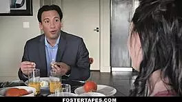 寄养继女儿渴望老继父的触摸 - 贾兹敏·拉夫