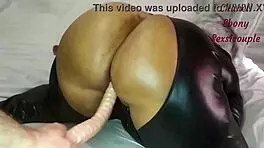 Neighbor surprises horny wife in amateur interracial scene