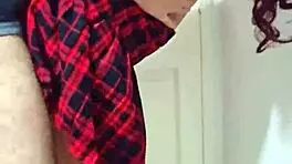 Deliciosa colegiala latina seduce a su padrastro por dinero