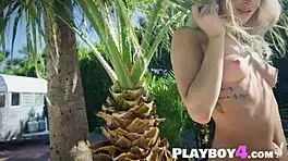 i'm emma hix posing naked and showing my nice booty 😘