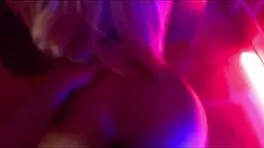 Mi hermanastro me pilla streamin’ en Twitch y me folla duro