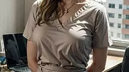 嘿，想不想看这个3D本子模特在医院脱衣，骚逼玩弄ASMR？