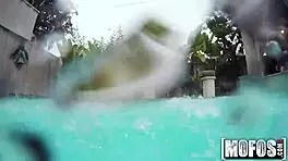 skinny dipping gfs give underwater bj fun! loving this wild pool action with amateurs. 🏊‍♀️