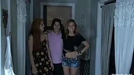 狂野摄影变成换鸡巴 与性感熟女青少年18+已婚年轻18+业余者