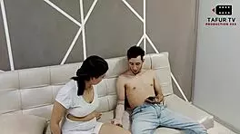 辣妹继妹从医院回来就给继兄深喉口交！