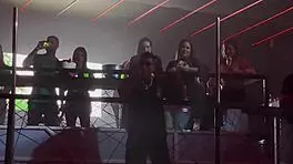 fui no show do mc dinho e chupei várias rolas, finalizei no carro com orgasmos