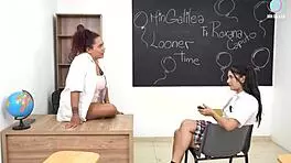 mingalilea被性感熟女老师roxanacaputo勾引