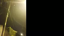 Minha esposa puta traiu na rua, então fodi seu cu apertado