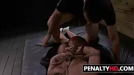 肥鸡巴在骑乘和后入式中占据所有阴道空间