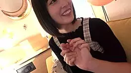 want to see this cute idol riding bareback for photos?