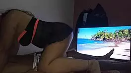 masked colombian babe enters my room and sucks 😍