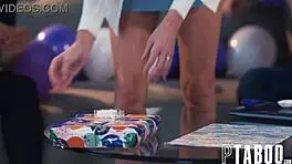 POV后妈裙子挑逗 Pristine Edge