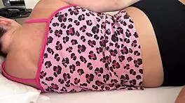 今晚在酒店房里操继母，我感觉好调皮