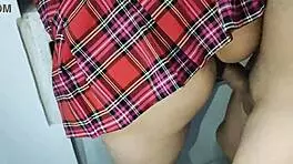 Linda Chica Con Minifalda Es Follada Encima Del Lavadero A Escondidas