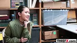 Jade Noir Caught Giving Blowjob In Garage