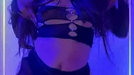 Wow, she shakes her ass while dancing and fucks like a pro!