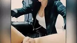 性感哥伦比亚情侣亲吻舔舐