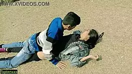 和18岁男友在森林里快速约会