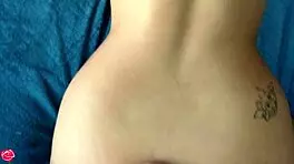 me folla super fuerte y me da la leche en la cara