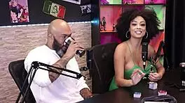 Eu, Paloma e Andre vivemos uma aventura quente no Sensualcast. Parte 1 revela nossa química intensa.