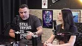 Eu, Paloma e Andre vivemos uma aventura quente no Sensualcast. Parte 1 revela nossa química intensa.