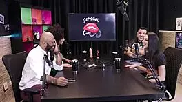 Eu, Paloma e Andre vivemos uma aventura quente no Sensualcast. Parte 1 revela nossa química intensa.