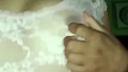 Vecina cachonda me invita a follar en casa