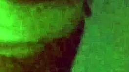 邻居偷窥事件导致躲避注意的邻居