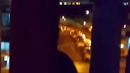 邻居偷窥事件导致躲避注意的邻居