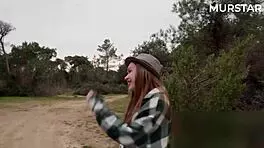 俄罗斯婊子在森林里吸警察鸡巴来逃避罚款