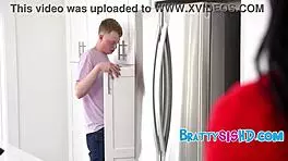 我们玩捉迷藏，但我发现她在骑我！😏