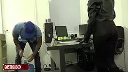 Aninha begs delivery guy for water and explodes in hardcore oral orgasm