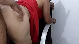 Meu vizinho mais uma vez aproveitou que meu marido n�o estava em casa e veio fuder meu rabo - ninja voxxx