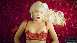 Elsa Jean Posing Naked