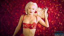 Elsa Jean Posing Naked