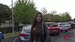 hey Amanda, show off those massive boobs!