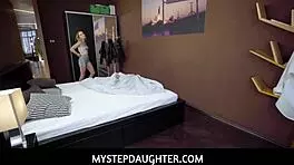 处女继女在继父鸡巴上练习！