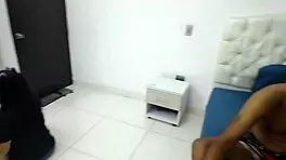 mi padrastro me enseña a jugar como lo hace todas las noches mientras yo escucho y me produce un delicioso orgasmo-1 parte-