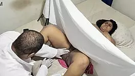 充满欲望的妇科医生咨询丰满性感BBW在私密房间