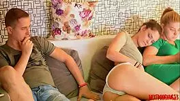 想看业余少女18+ 吸鸡巴吗？