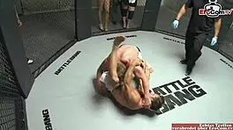 纹身欧洲女孩自然大奶子射精